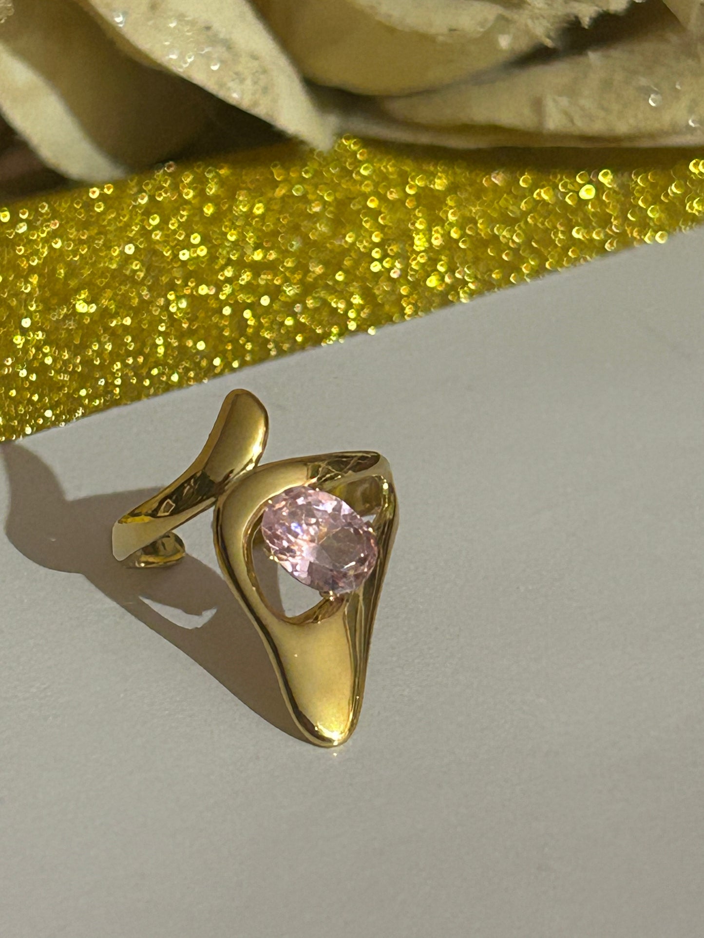 Moderne elegante ring van roestvrij staal met kristalontwerp: Roze |Beautiva Boutique
